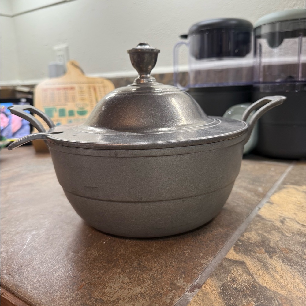 Vintage Wilton Columbia pot